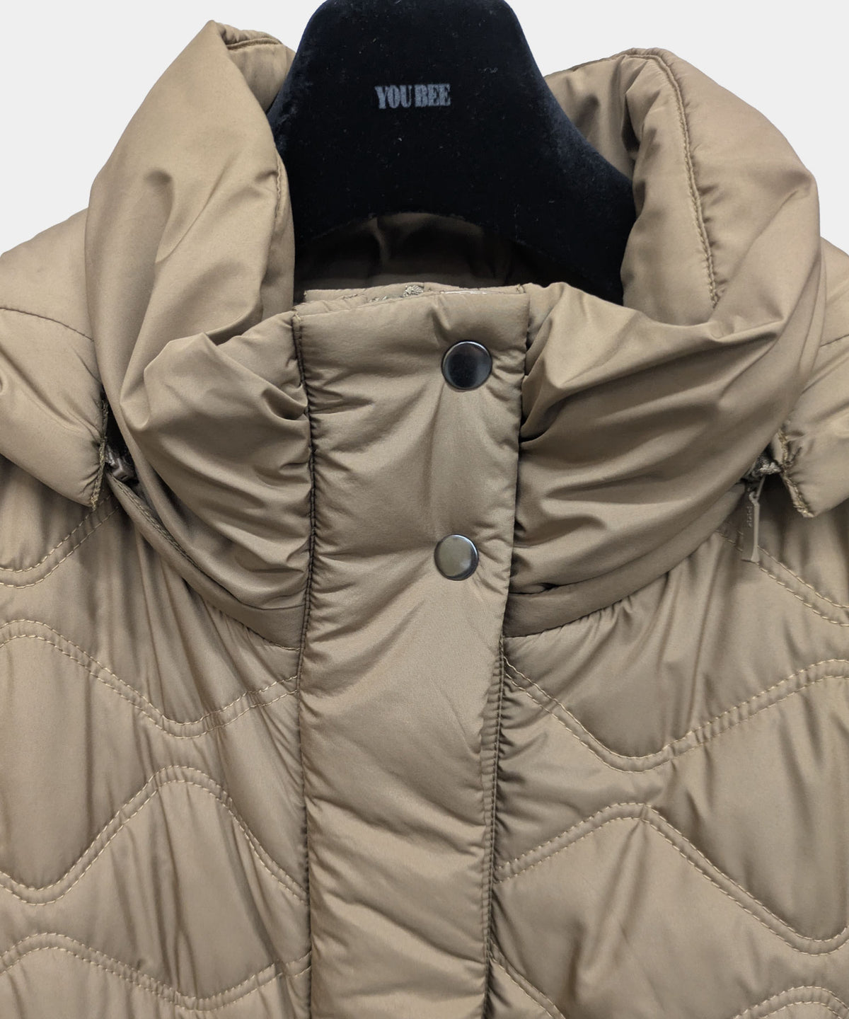 【26AW】クリスタルキャメル キルティングロングコート(品番:0261509)