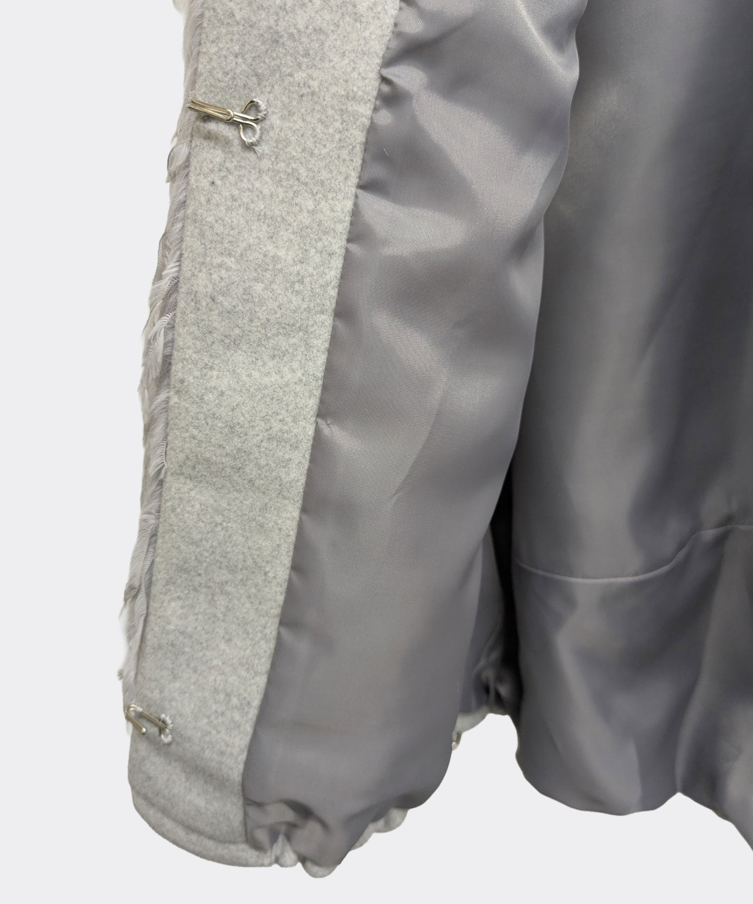 【26AW】シャギーファー切り替えノーカラーベスト（品番：0260259）