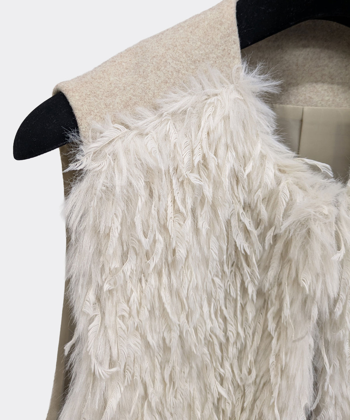 【26AW】シャギーファー切り替えノーカラーベスト（品番：0260259）