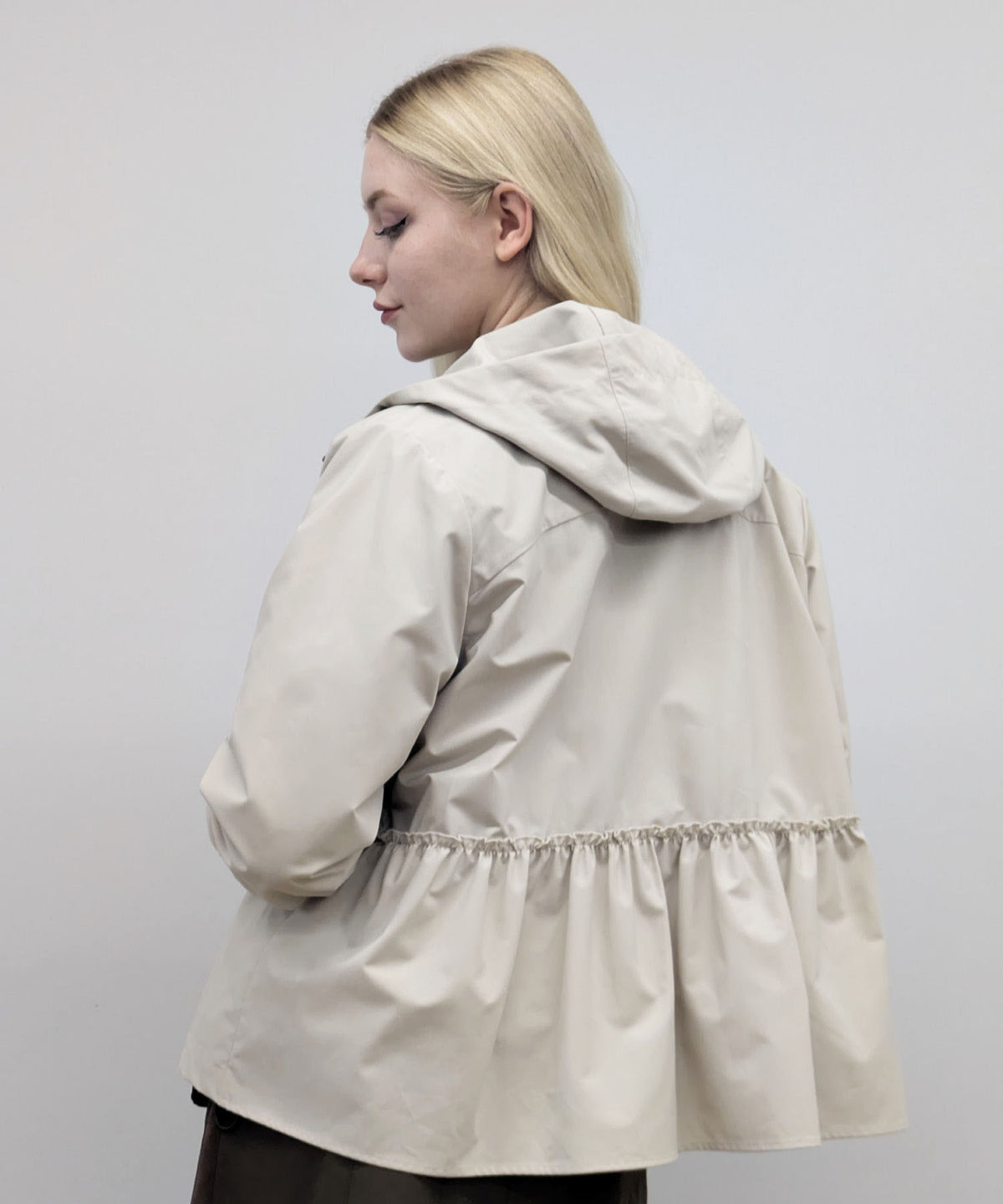 【26AW】バッグフレアフーデッドパーカー（品番：0260359）