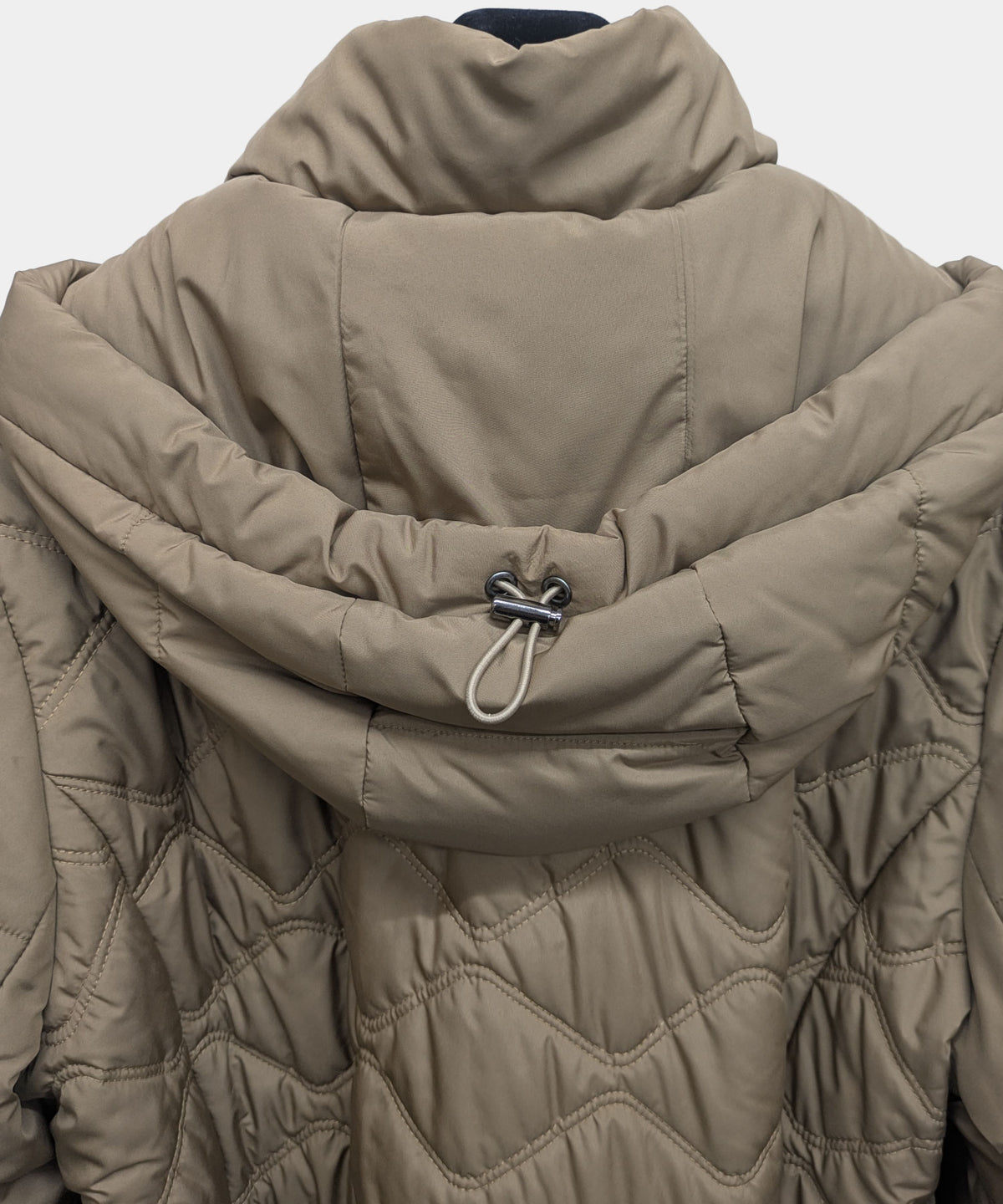 【26AW】クリスタルキャメル キルティングロングコート（品番：0261509）