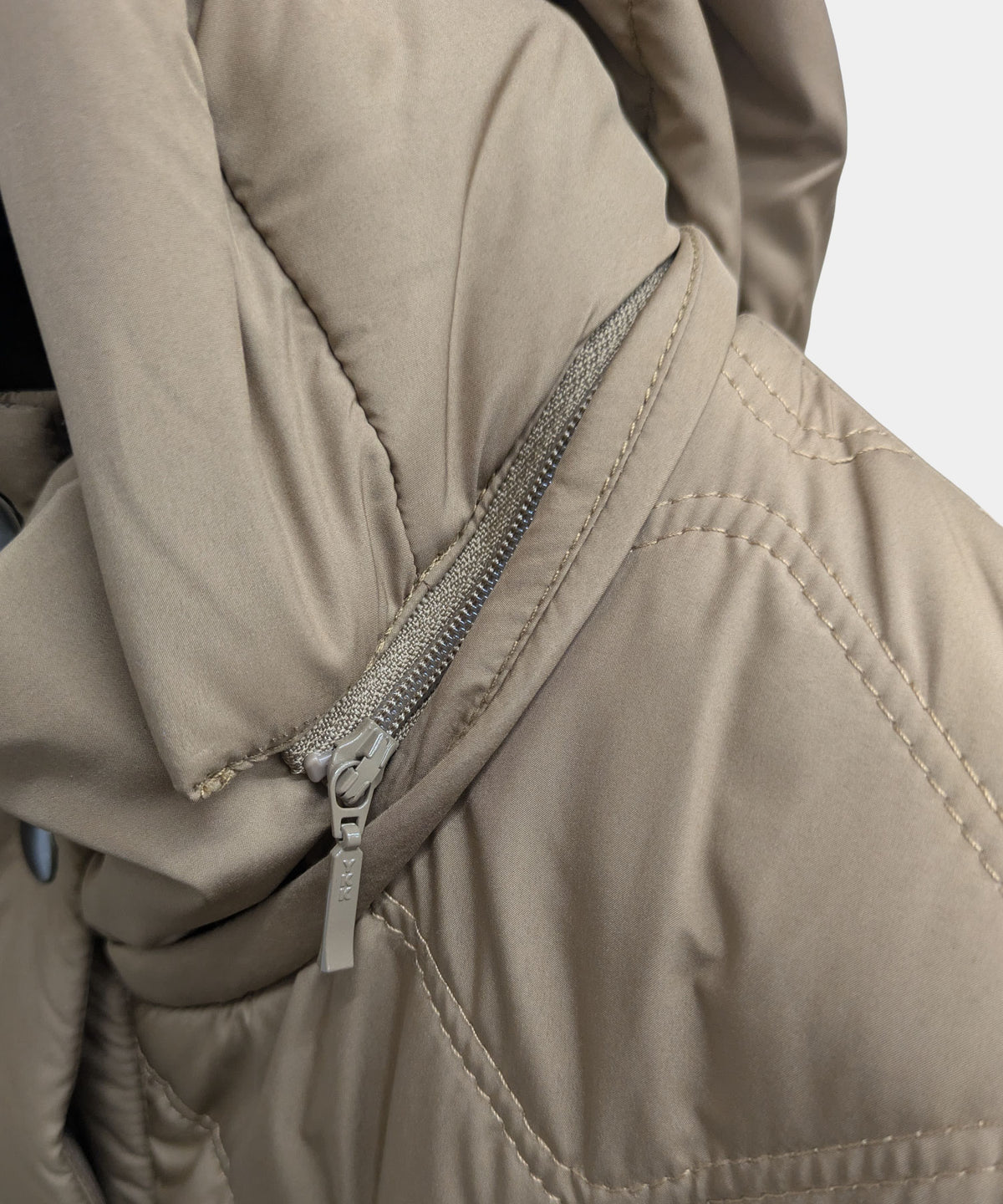 【26AW】クリスタルキャメル キルティングロングコート（品番：0261509）