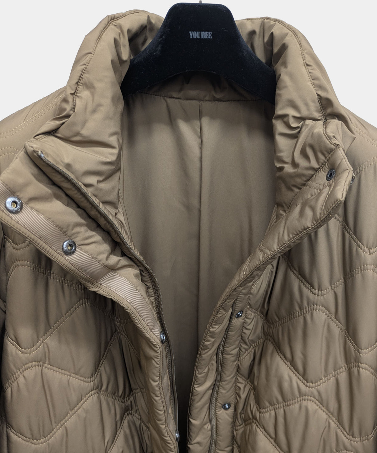 【26AW】クリスタルキャメル キルティングロングコート（品番：0261509）