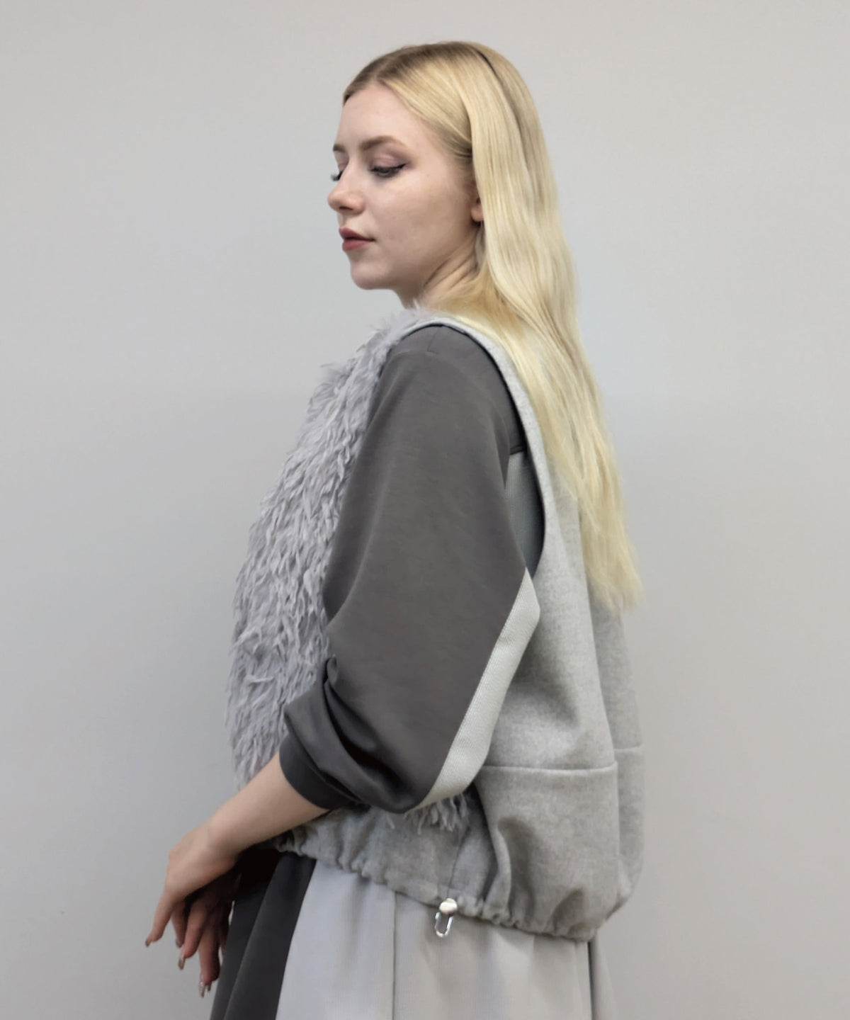 【26AW】シャギーファー切り替えノーカラーベスト（品番：0260259）